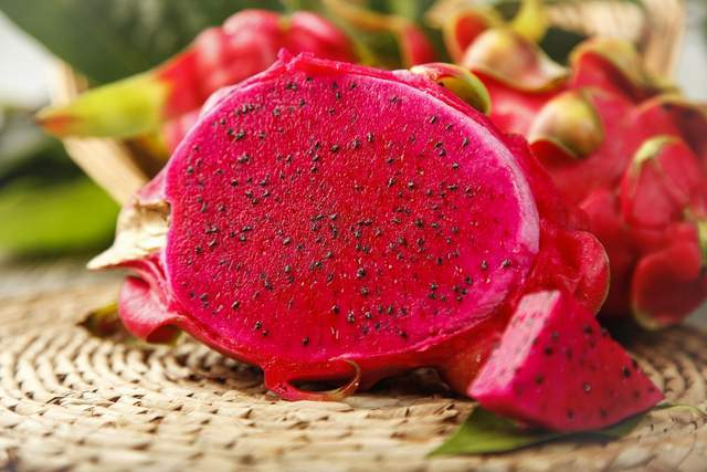 火龍果不甜是怎么回事？如何增甜？司普沃來(lái)幫您